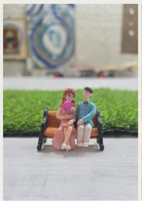 COUPLE ON BENCH MINIATURE
