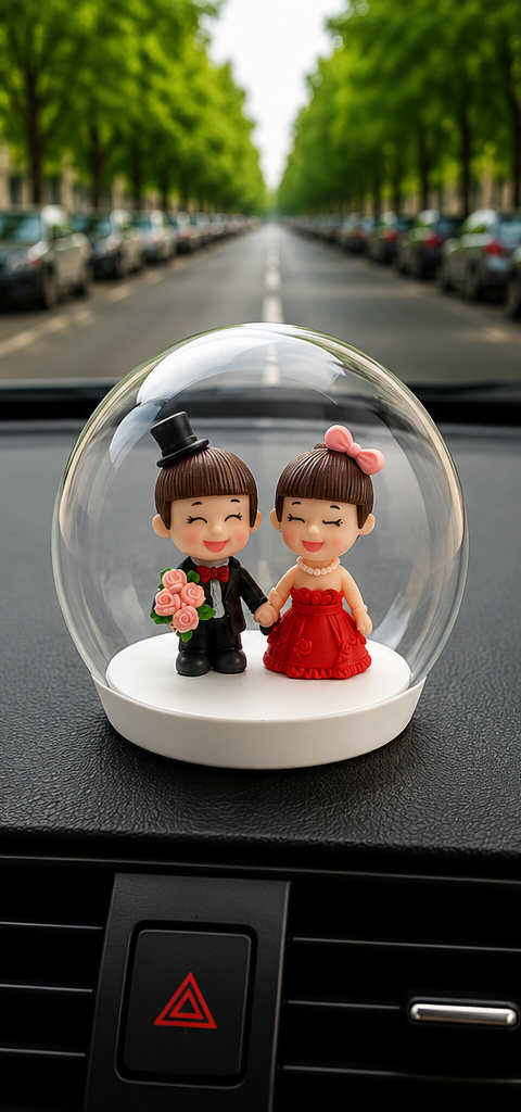 NEWLY MARRIED MINIATURE COUPLE